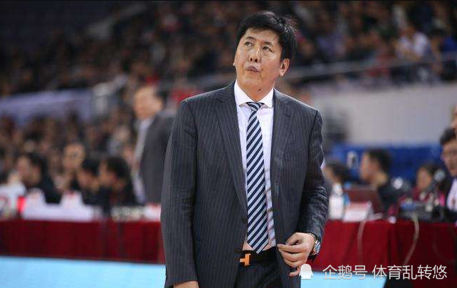  乒乓球和铁球在水中天平 