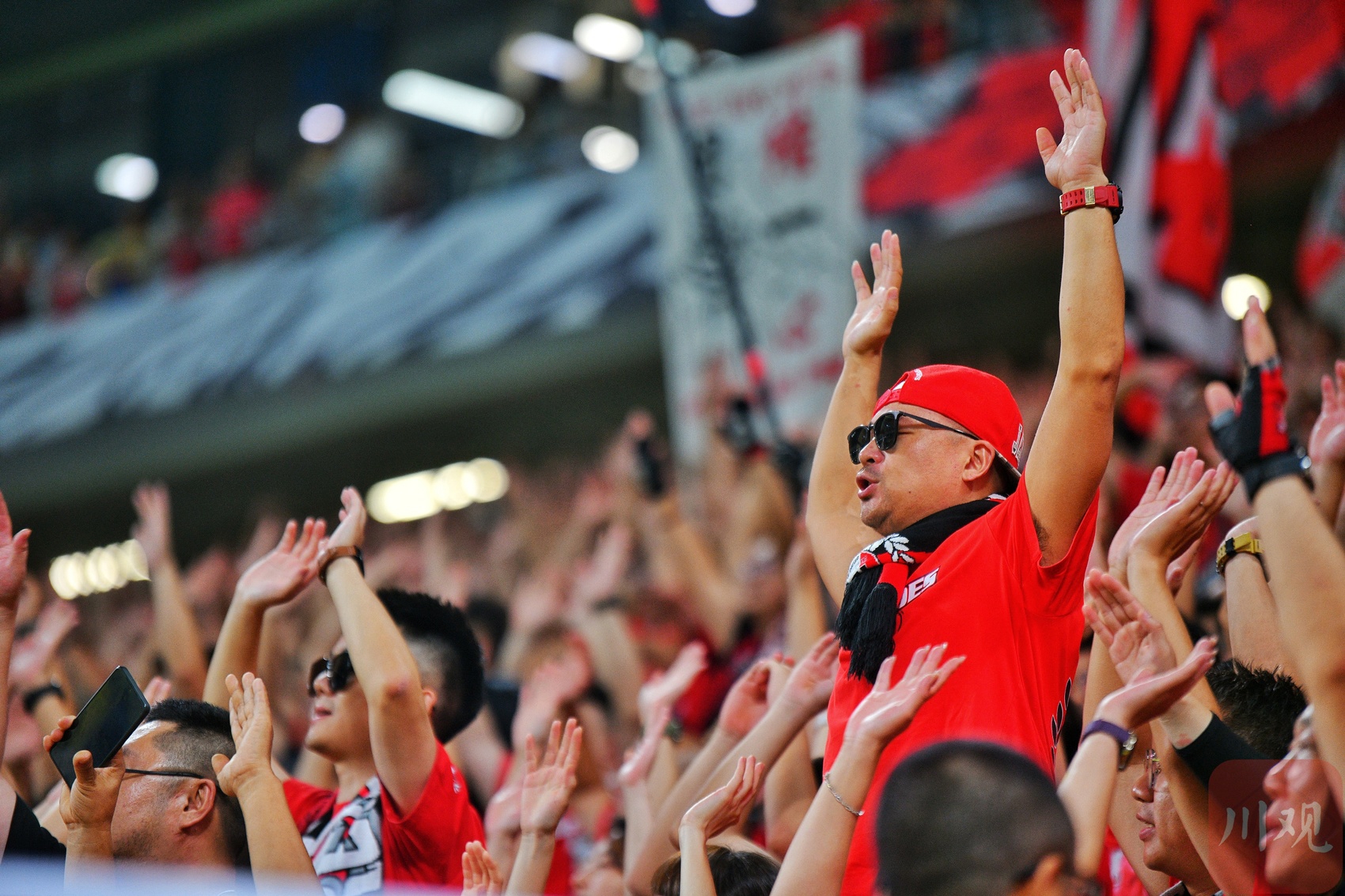 关于皇家马德里迎亚冠关键赛,集结日队长鼓劲,球迷炸锅,数据趋势出现新变化的信息 关于皇家马德里迎亚冠关键赛,集结日队长鼓劲,球迷炸锅,数据趋势出现新变化的信息