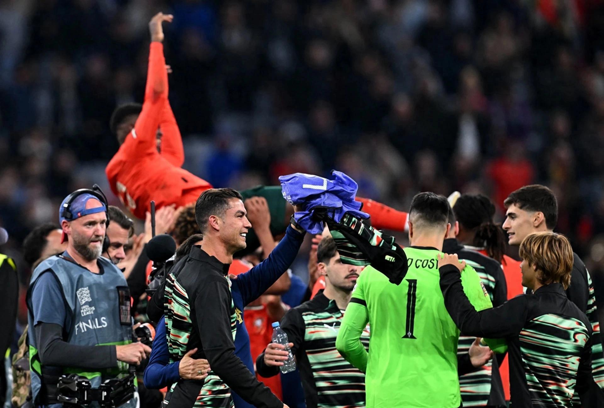 转折点!葡萄牙体育复出首秀,欧超杯赛前攻防权衡,底气十足,年轻球员得到机会的简单介绍 转折点!葡萄牙体育复出首秀,欧超杯赛前攻防权衡,底气十足,年轻球员得到机会的简单介绍