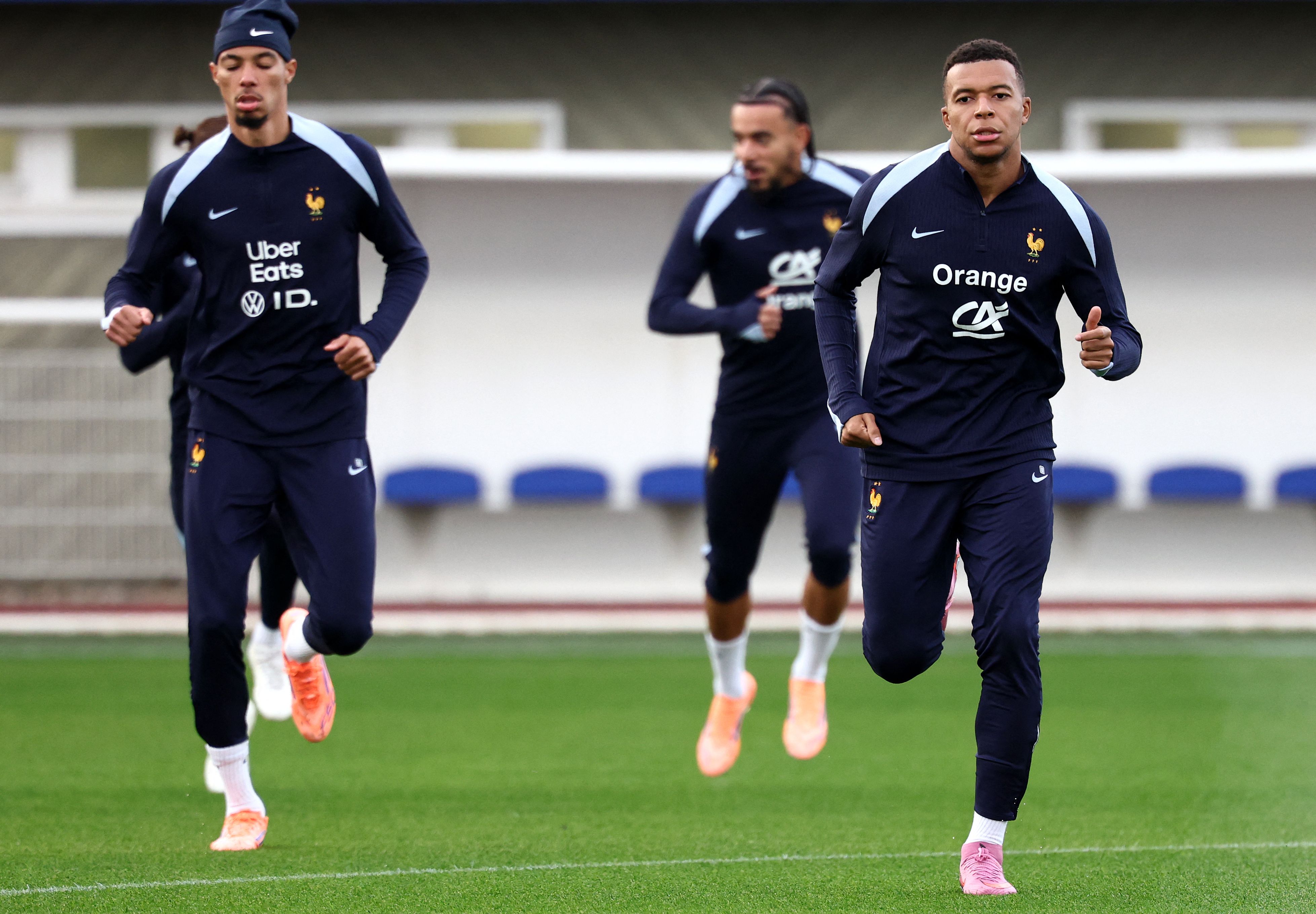 法兰克福发布备战花絮，加时末段内部沟通，法国杯任务艰巨，资深球员宣示担当的简单介绍