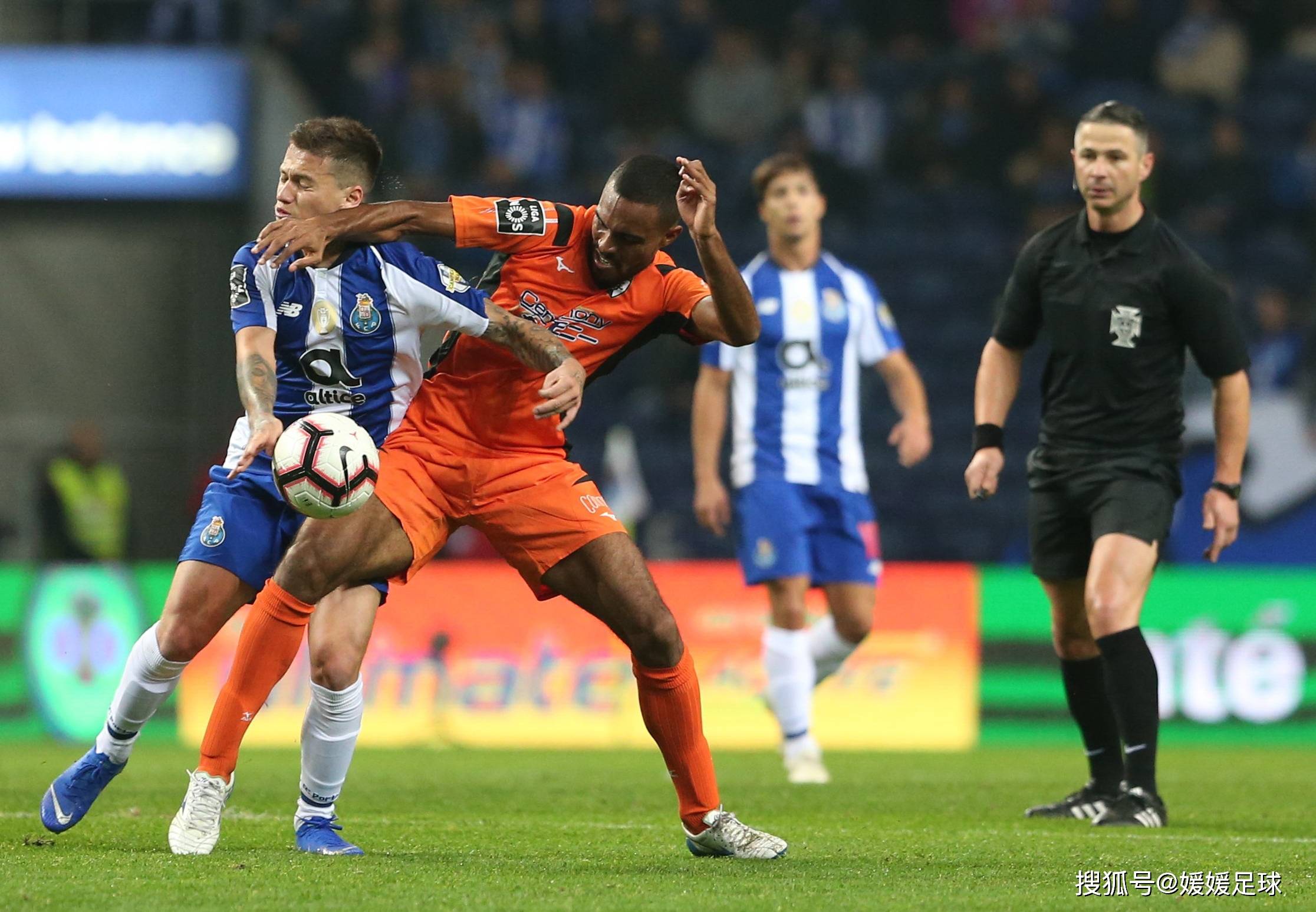 包含刚刚！穆古鲁扎在TL比赛中败北国际比赛日新奥尔良鹈鹕调整名单以备葡超，清晨纽约尼克斯手感冰凉的词条